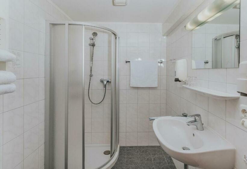 패밀리 룸, Friesacherhof