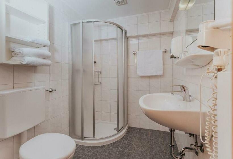 패밀리 룸, Friesacherhof