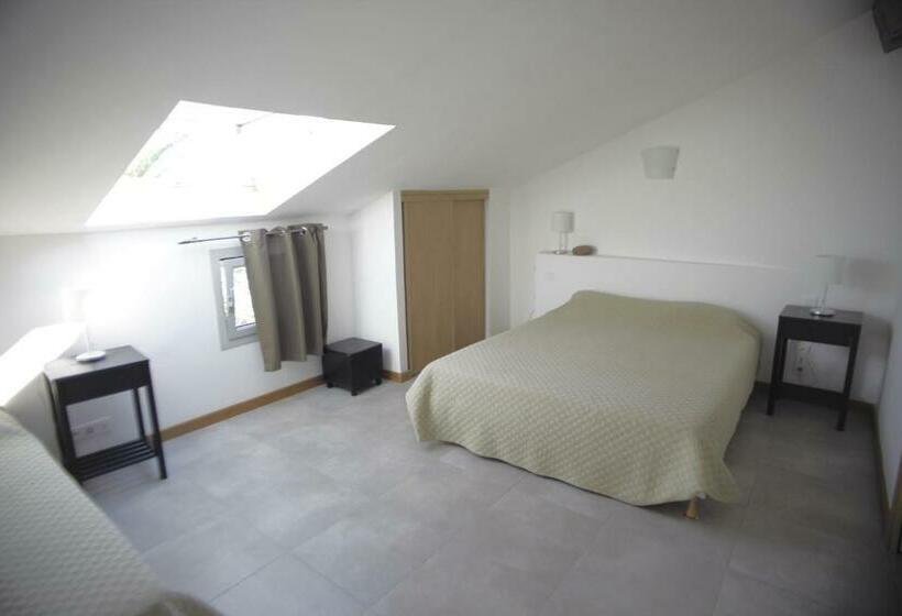 Номер Стандарт Трехместный, Hôtel Restaurant Petra Cinta