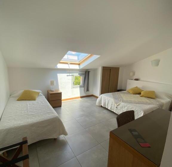 Номер Стандарт Трехместный, Hôtel Restaurant Petra Cinta