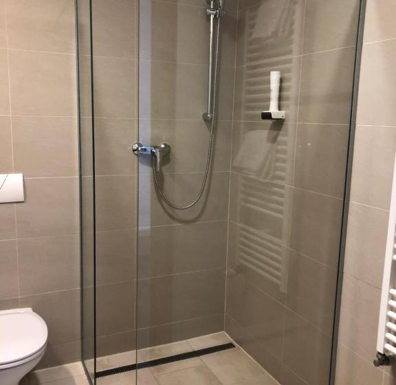 标准单人间, Restaurant Fidi