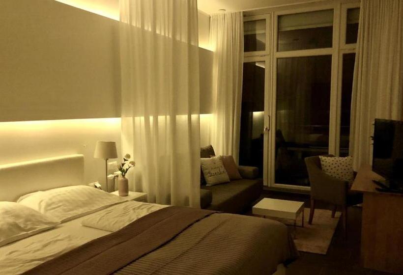 标准三人间, Restaurant Fidi