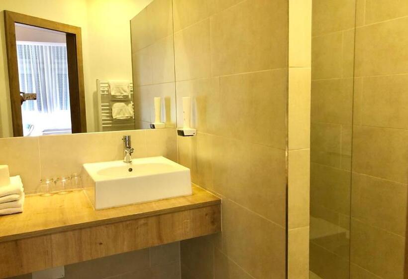 标准三人间, Restaurant Fidi