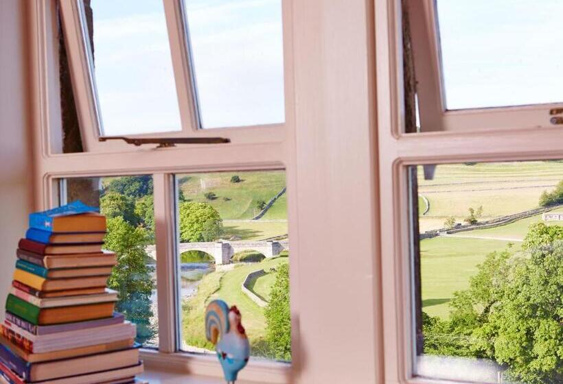 Люкс Вид на Реку, The Devonshire Fell