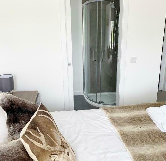 Номер Superior, The Station