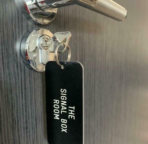 Номер Superior, The Station