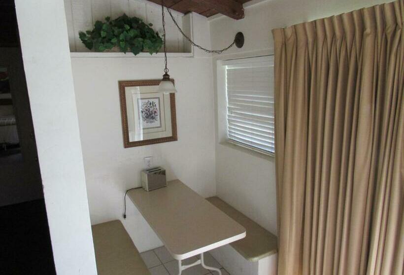 Номер Стандарт, Lakeshore Lodge