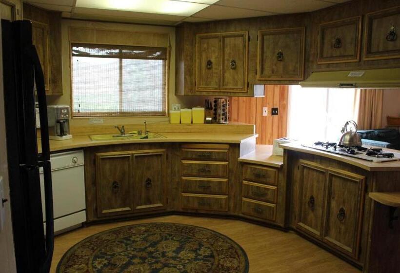 Дом 2 Спальни, Lakeshore Lodge