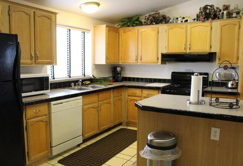 Дом 3 Спальни, Lakeshore Lodge