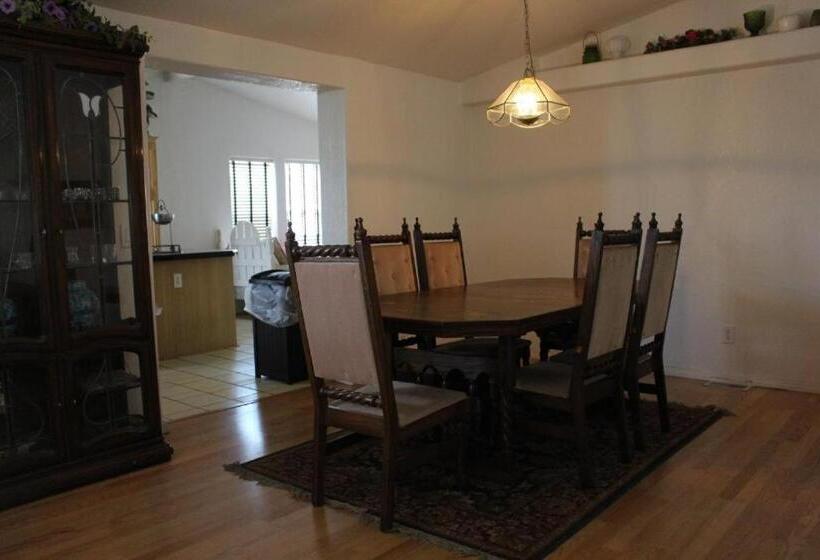 Дом 1 Спальня, Lakeshore Lodge