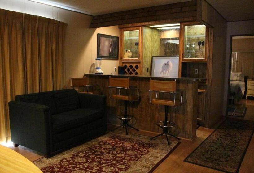 Дом 2 Спальни, Lakeshore Lodge