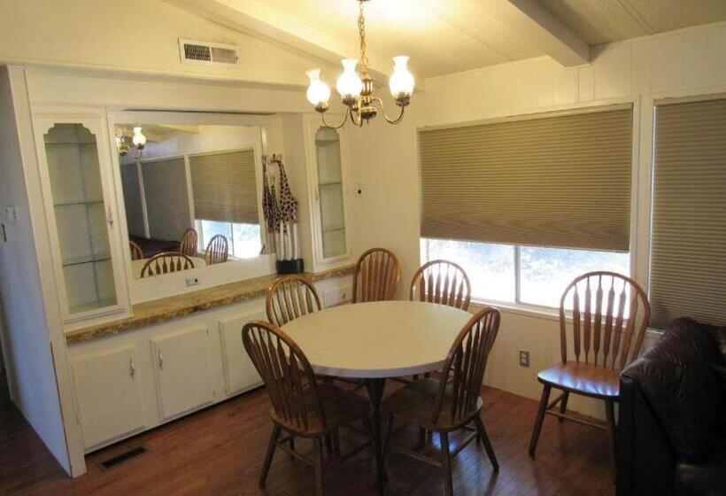 Дом 2 Спальни, Lakeshore Lodge