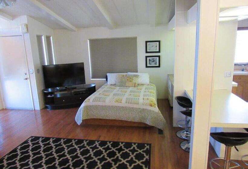 Дом 2 Спальни, Lakeshore Lodge