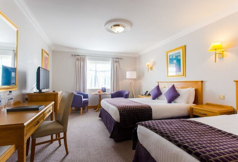 غرفة عائلية, Ashdown Park