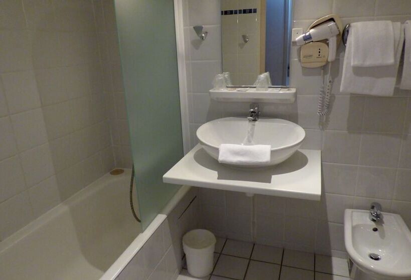 スタンダードトリプルルーム, Cit Hotel De La Vallée