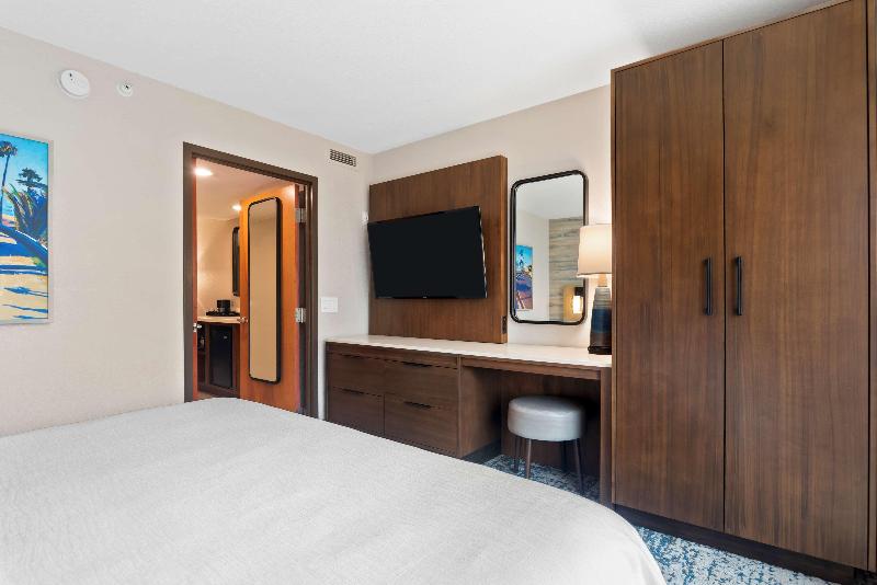 מיטת קינג בסוויטה, Embassy Suites By Hilton Anaheim South