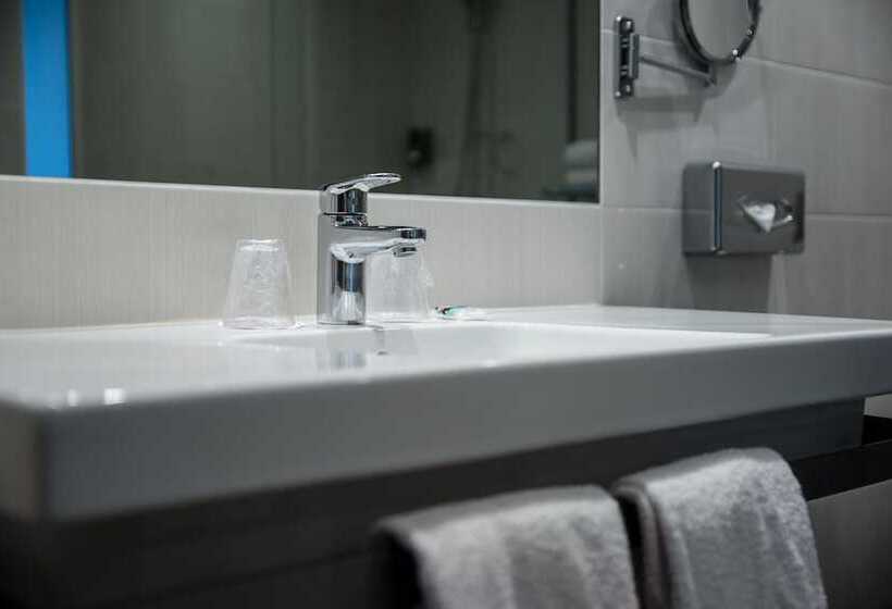 اتاق استاندارد با تخت دوبل, Mercure Dinan Port Le Jerzual