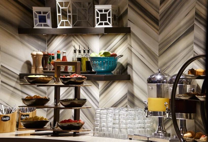 اتاق کلاب, New Orleans Marriott