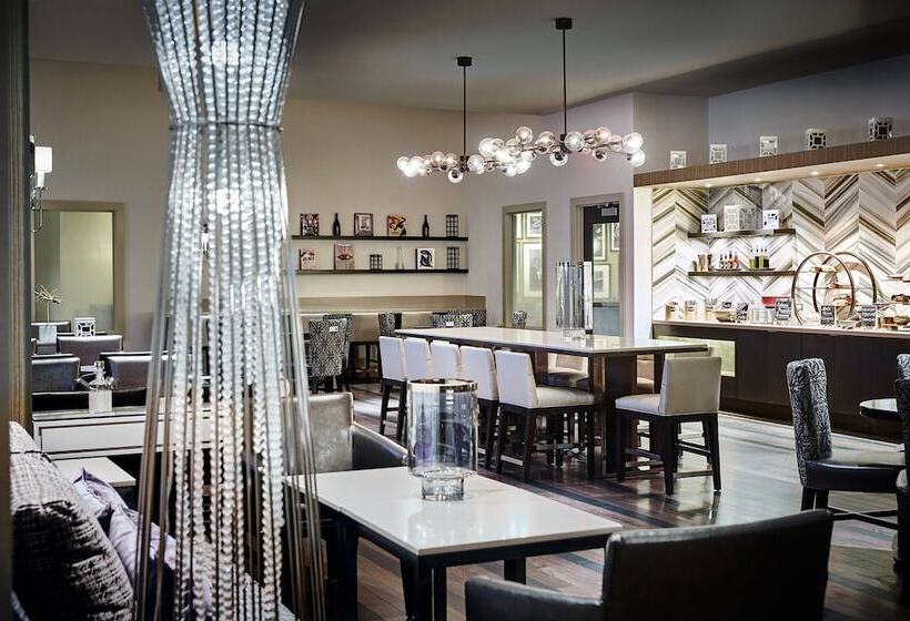 اتاق کلاب, New Orleans Marriott