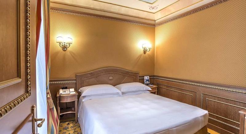 Camera Classica, River Palace