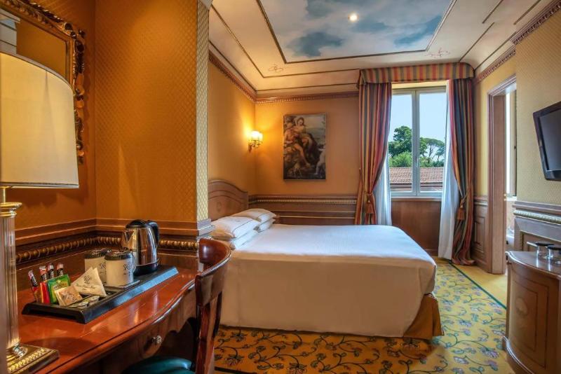 Camera Classica, River Palace