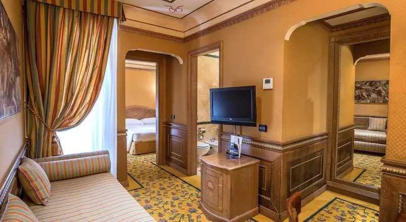 Camera Deluxe, River Palace