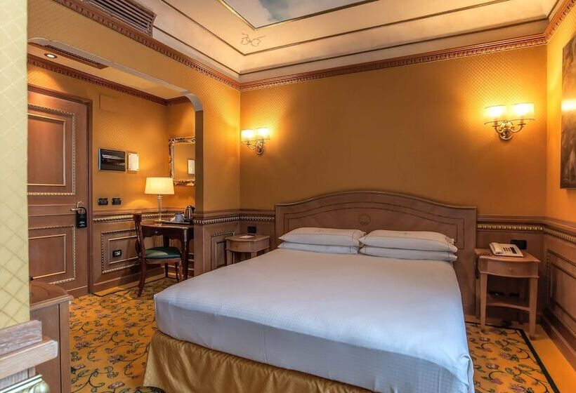 Camera Classica, River Palace