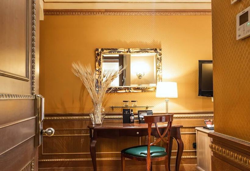 Camera Deluxe, River Palace