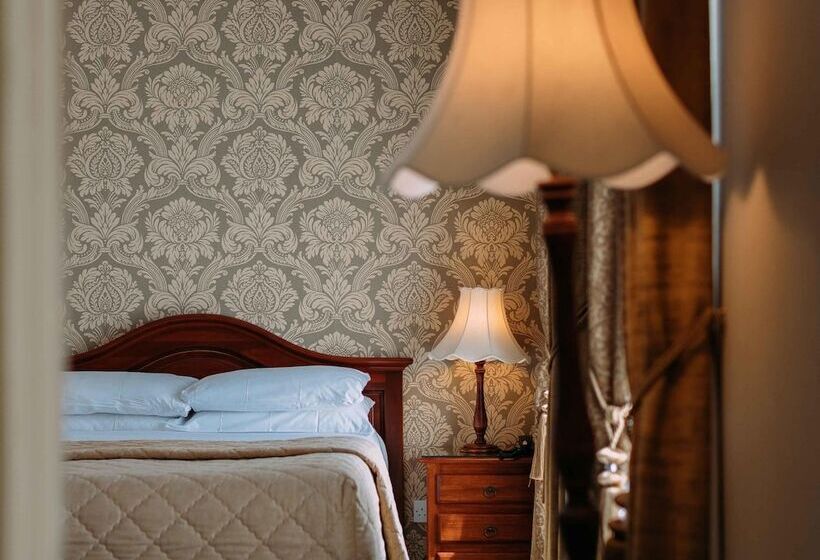 Полулюкс, Sheedys Boutique Hotel & Restaurant
