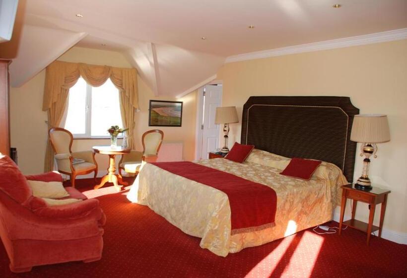 جناح جونيور, The 19th Golf Lodge