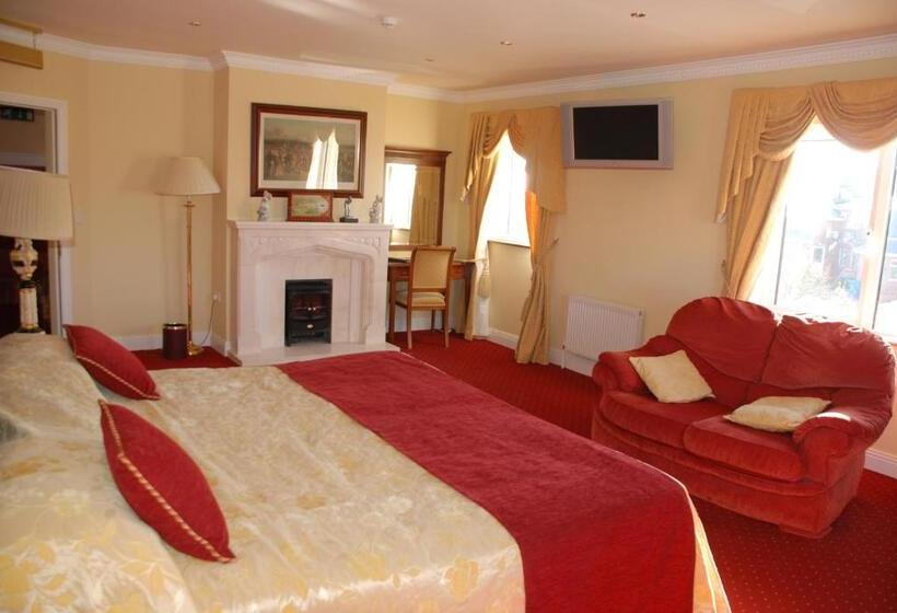 جناح جونيور, The 19th Golf Lodge