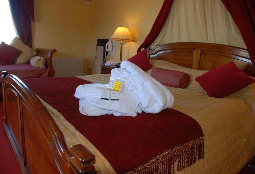 جناح جونيور, The 19th Golf Lodge