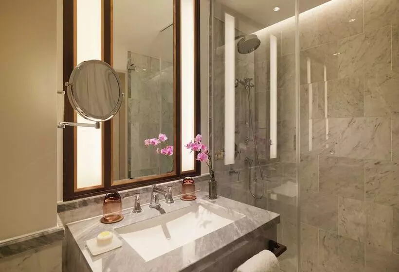 اتاق لوکس با تخت بزرگ, The Biltmore Mayfair