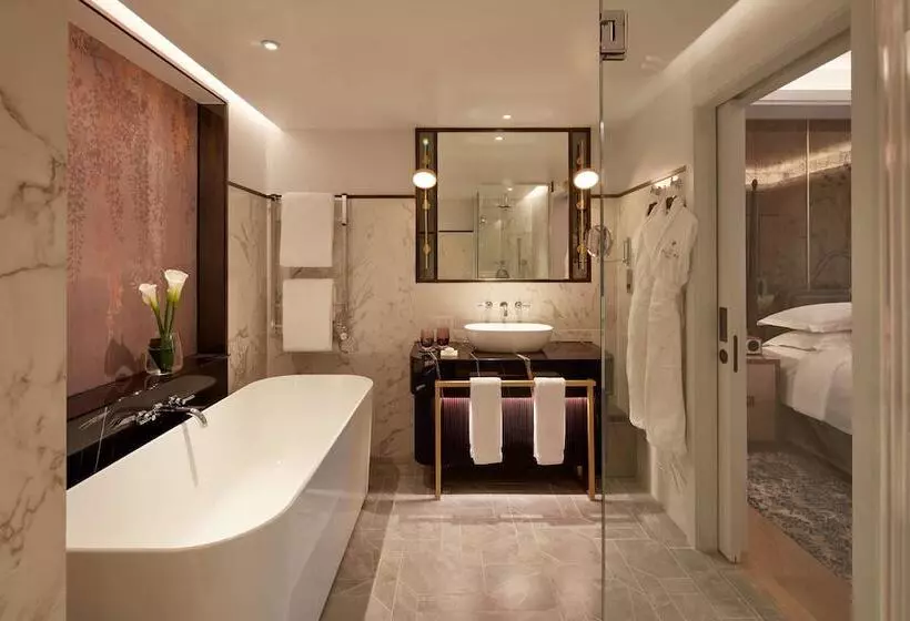 سوییت, The Biltmore Mayfair