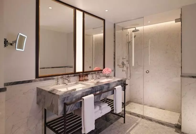 اتاق لوکس با تخت بزرگ, The Biltmore Mayfair