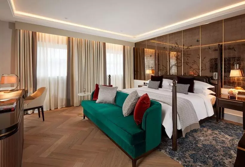 سوییت دوبلکس, The Biltmore Mayfair