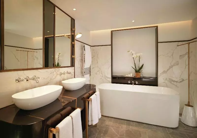 سوئیت با تخت بزرگ, The Biltmore Mayfair
