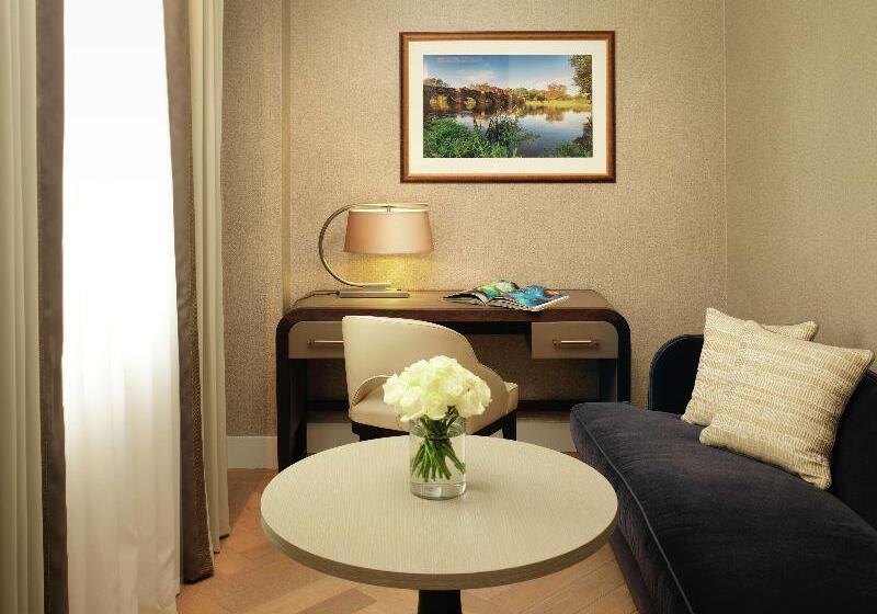 주니어 스위트 킹사이즈 침대, The Biltmore Mayfair