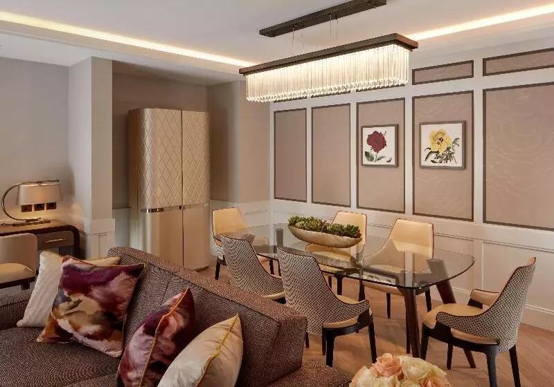 سوییت دوبلکس, The Biltmore Mayfair