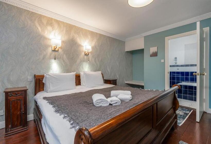 اتاق لوکس با تخت بزرگ, Troysgate House