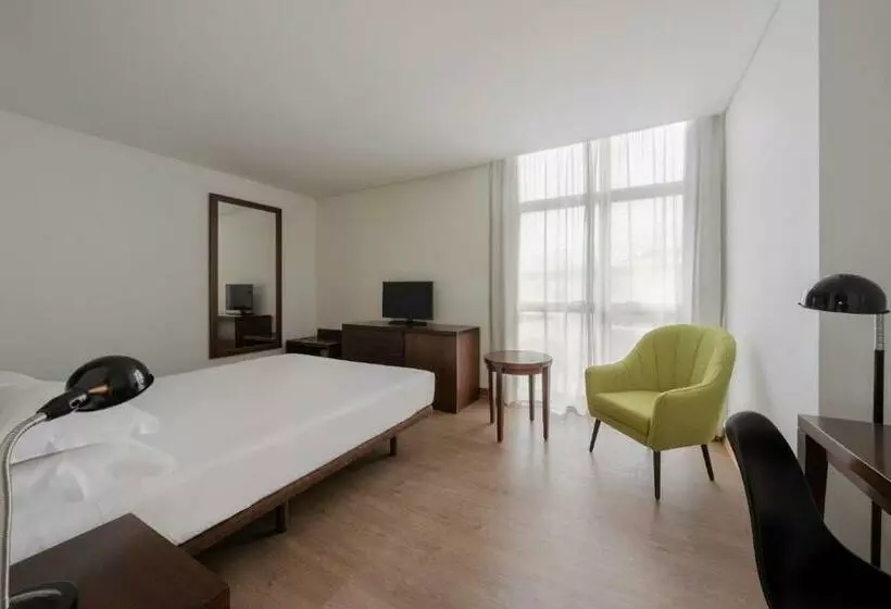 اتاق استاندارد یک نفره, Neat Hotel Avenida