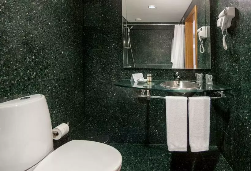 اتاق استاندارد یک نفره, Neat Hotel Avenida