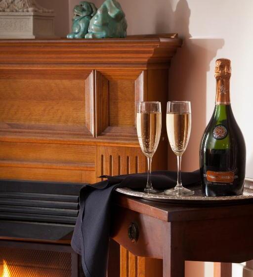 キングサイズベッドのデラックスルーム, The Inn & Tavern At Meander