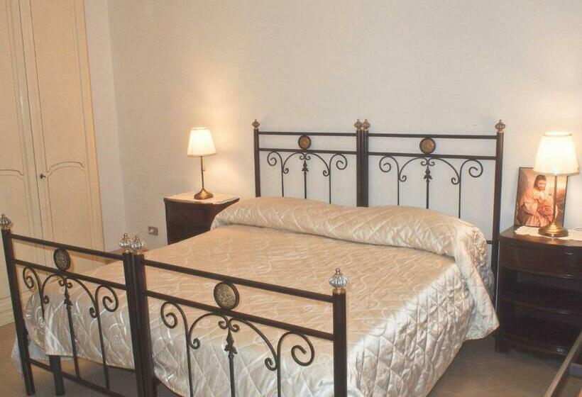 חדר קומפורט לשלושה, Villa Palmira