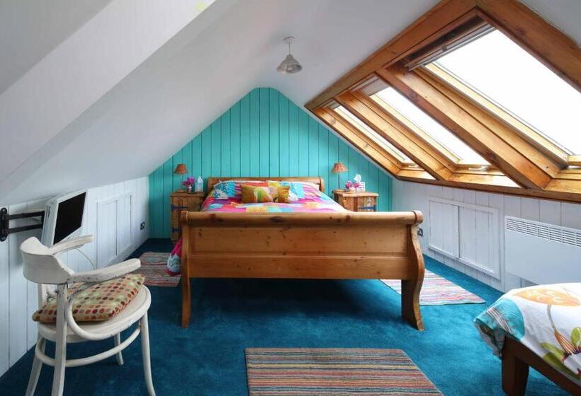 Семейный Номер Вид на Море, Western House