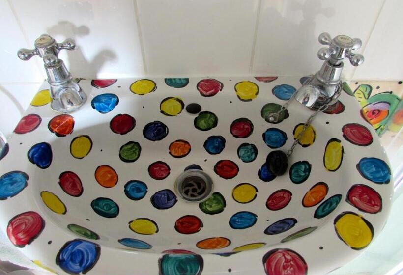 Номер Стандарт Вид на Море, Western House