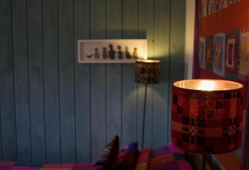 Номер Basic, Western House