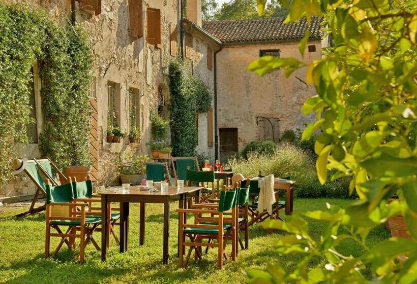 דירת שלושה חדרים, Frassanelle