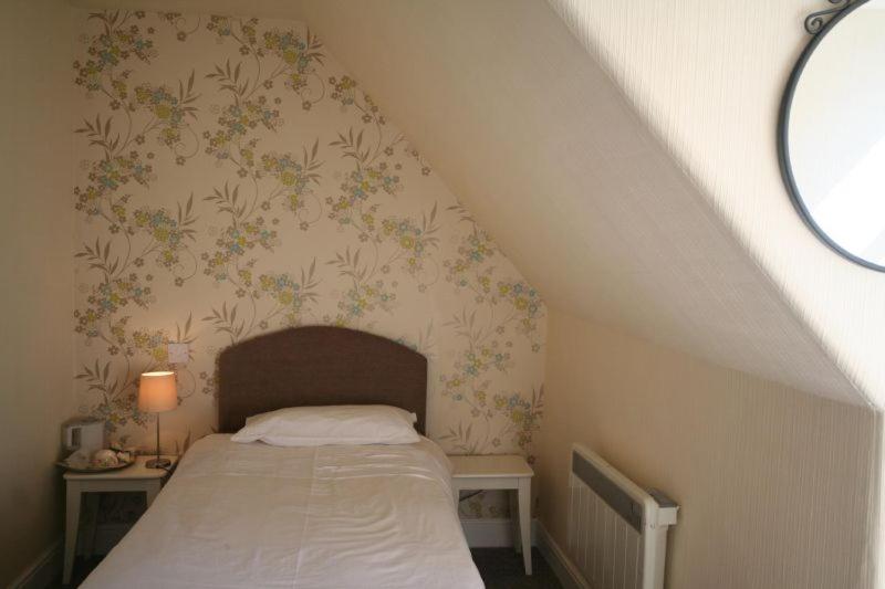 غرفة قياسية فردية, The Corrie