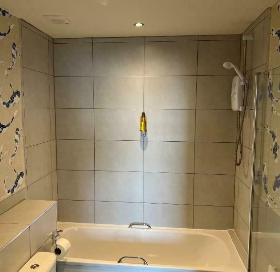 غرفة ديلوكس سرير كينج, The Corrie